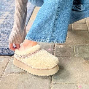 Brand New Never Worn UGG Tazz Braid Slippers. Size 8. Comes with box.